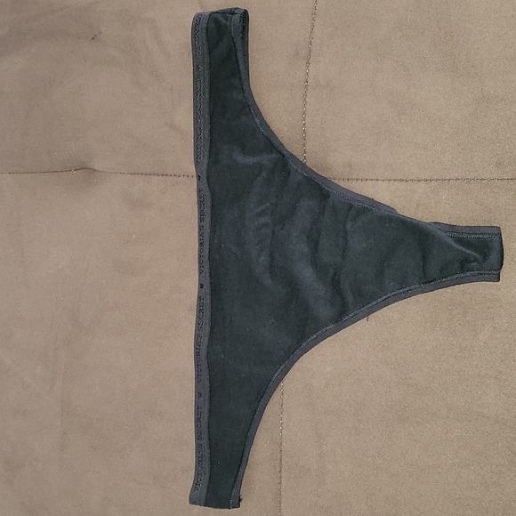 Victoria's Secret panty thong Large - Picture 1 of 3